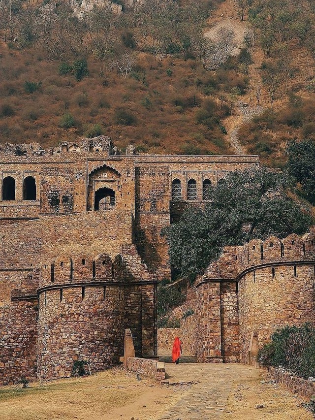 Nearby to Amanbagh lies the haunted city of Rajasthan, otherwise known as Bhangarh Fort_ Rich in a history of black magic, virtually no… #followme (1)